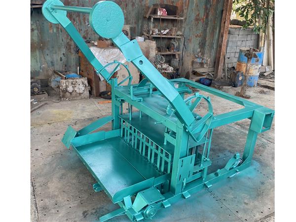 فروش دستگاه بلوک زن کارکرده سایز 15*20*50 شش قالبه ته پر دوسر ماده ساخت شمال کم کارکرد دست دوم تمیز به شرط بلوک - کارکرد کلا یک ماه - ویبره چدنی قوی ، لطفا جهت هماهنگی و بازدید با شماره تلفن های 02155404404 و 09121149843 تماس بگیرید 