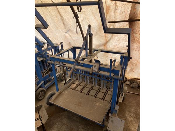 بلوک زن دست دوم چکشی 40*20*15 دو سر ماده درحد نو 6 قالبه با موتور لطفا با شماره 09125301611 تماس بگیرید